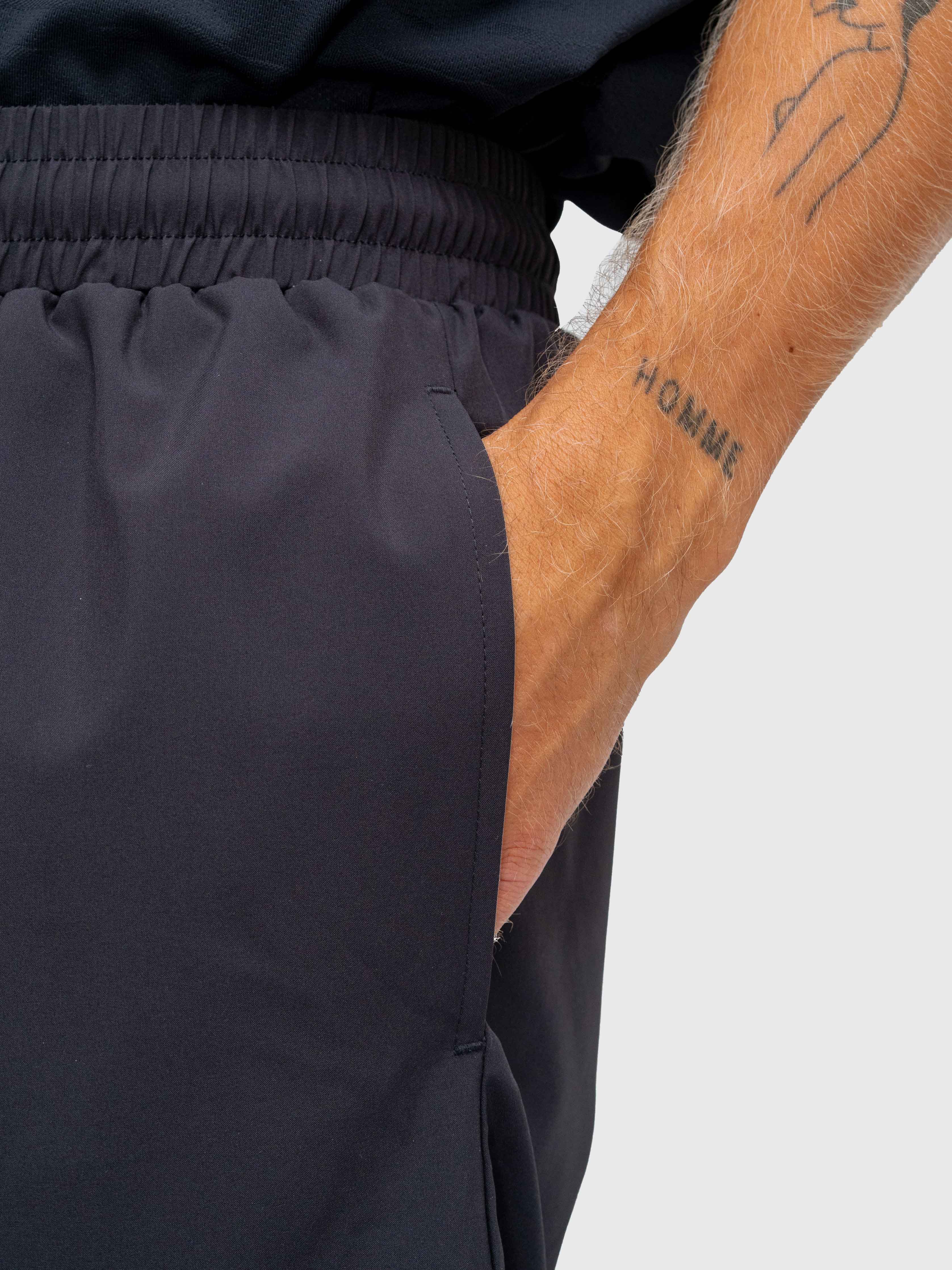 Confidence Tech Shorts 2.0 - Black/White